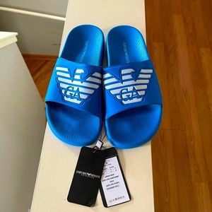 Brand new “Emporio Armani “(GA)slippers unisex.Size(Men’s -7,women’s-8/8.5)💙